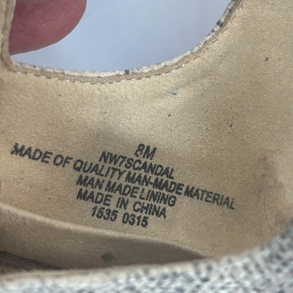 Nine West Cream Heels with Pointed Toe and Ankle Strap T Strap Snake Print 8 - Picture 13 of 13